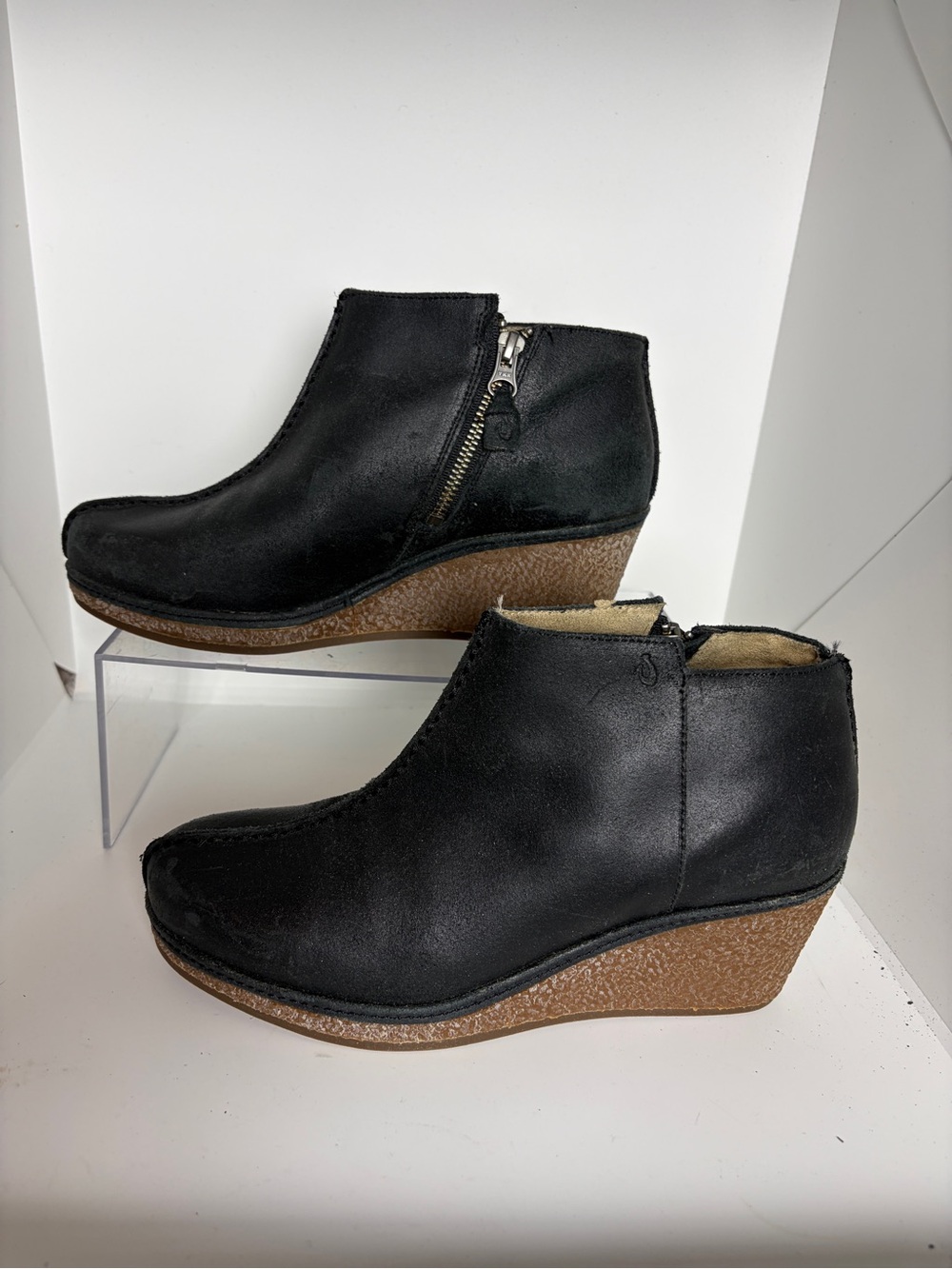 OluKai Hulu Black Leather Wedge Ankle Booties with Crepe Rubber Heels; Size 9